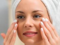 चेहऱ्यावरचा नॅचरल ग्लो वाढवण्यासाठी दररोज किती पाणी प्यावं? डर्मेटोलॉजिस्टने दिलं अचूक उत्तर - Marathi News | how much water to drink in day for glowing skin know from dermatologist | Latest sakhi Photos at Lokmat.com चेहऱ्यावरचा नॅचरल ग्लो वाढवण्यासाठी दररोज किती पाणी प्यावं? डर्मेटोलॉजिस्टने दिलं अचूक उत्तर - Marathi News | how much water to drink in day for glowing skin know from dermatologist | Latest sakhi Photos at Lokmat.com