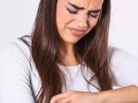 पावसाळ्यात अंगाला सारखी खाज येते- खाजवून जखमाही होतात? ५ उपाय- दरवर्षीचा त्रास गायब - Marathi News | how to avoid constant skin itching during monsoon, skin care tips for sensitive skin in monsoon, how to get relief from skin irritation in monsoon or rainy days, How to Prevent Itching and Skin Rashes During Monsoon? | Latest sakhi Photos at Lokmat.com