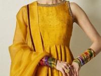 त्वचा गोरी असो वा सावळी, प्रत्येक महिलेच्या कपाटात 'हे' ५ रंग असायलाच हवे , सौंदर्य येईल खुलून.. - Marathi News | 5 colors that suit all skin tones Best clothing colors for fair and dark skin Must-have colors in every wardrobe Universal colors that look good on everyone | Latest sakhi Photos at Lokmat.com