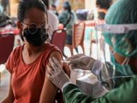 Corona Vaccine: चीनची कोरोना लस घेणं पडलं महागात; ‘या’ देशात लसीचे दोन्ही डोस घेऊनही २० डॉक्टरांचा मृत्यू - Marathi News | Indonesia country, 20 doctors died after taking both doses of China's Corona Vaccine | Latest international Photos at Lokmat.com