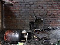 गॅस सिलेंडरमुळं दुर्घटना घडल्यास मिळते ५० लाखांपर्यंत मदत; फक्त करावं लागेल ‘हे’ काम - Marathi News | Lpg Gas Cylinder Accident Insurance Claim Process Information in Marathi | Latest national Photos at Lokmat.com
