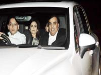 Mukesh Ambani: उद्योगपती मुकेश अंबानींच्या ड्रायव्हरचा पगार २४ लाख, पण द्यावी लागते ‘ही’ कठीण परीक्षा - Marathi News | Industrialist Mukesh Ambani driver's salary is Rs 24 lakh per year but he has to pass a tough test | Latest business Photos at Lokmat.com