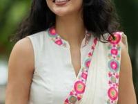 Summer Fashion: उन्हाळ्यासाठी स्लिव्ह्जलेस ब्लाऊज शिवायचंय? पाहा १० युनिक पॅटर्न्स, दिसाल स्मार्ट- आकर्षक - Marathi News | summer fashion, 10 latest patterns of sleeveless blouse for summer, sleeveless blouse designs | Latest sakhi Photos at Lokmat.com