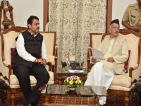 राष्ट्रपतींना कळवा! देवेंद्र फडणवीसांची राज्यपालांना विनंती; ठाकरे सरकारवर येणार कायदेशीर संकट? - Marathi News | Inform President that Thackeray government not run by law BJP Devendra Fadnavis Request to Governor | Latest politics Photos at Lokmat.com