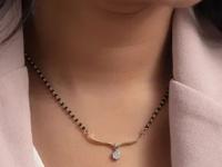 ऑफिसात फॉर्मल ड्रेसवर शोभून दिसणारे १० नाजूक मंगळसूत्र, लूक कार्पोरेट आणि दागिना सुंदर - सुबक मनासारखा... - Marathi News | small mangalsutra designs for office wear lightweight mangalsutra designs for working women best mangalsutra for office formal look | Latest sakhi Photos at Lokmat.com