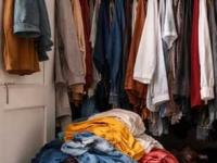 कपाट उघडताच कपड्यांचा ढीग अंगावर पडतो ? 'या' मिनिटभराच्या इन्स्टंट ट्रिकने कपाट राहील कायम नीटनेटकं... - Marathi News | small wardrobe organization tips wardrobe organization ideas for small space clothes storage ideas for small wardrobe | Latest sakhi Photos at Lokmat.com