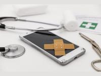 Smartphone सर्विस सेंटरमध्ये देण्याआधी घ्या या 10 गोष्टींची काळजी नाही तर होऊ शकतं मोठं नुकसान - Marathi News | Smartphone tips take care of thsese 10 things before giving your smartphone for repair | Latest tech Photos at Lokmat.com