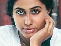 Smita Patil : एका फोटोने बदललं नशीब, निवेदिका ते अभिनेत्री - स्मिता अकाली गेली, प्रेमात अपयशी ठरली..पण.. - Marathi News | Smita Patil death anniversary special story Smita Patil inspiring journey from newsreader to actress How one photograph changed Smita Patil’s life | Latest sakhi Photos at Lokmat.com
