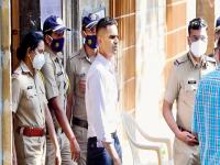 Sameer Wankhede: समीर वानखेडेंबाबत मोठा दावा; ड्रग्ज कारवाई करताना कसं रचलं जातं षडयंत्र? - Marathi News | Mumbai Drugs Case: Big claim about Sameer Wankhede by Nawab Malik, over action against bollywood artist | Latest crime Photos at Lokmat.com