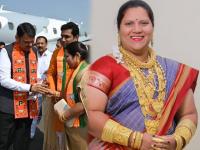 भाजपाचं 'ऑपरेशन लोटस'! काँग्रेस अन् शिंदेसेनेला मातब्बर फोडणार; गोल्डन वुमननं हाती घेतलं कमळ - Marathi News | Congress corporator Sridevi Phulare joins BJP in Solapur, Operation Lotus begins | Latest maharashtra News at Lokmat.com भाजपाचं 'ऑपरेशन लोटस'! काँग्रेस अन् शिंदेसेनेला मातब्बर फोडणार; गोल्डन वुमननं हाती घेतलं कमळ - Marathi News | Congress corporator Sridevi Phulare joins BJP in Solapur, Operation Lotus begins | Latest maharashtra News at Lokmat.com