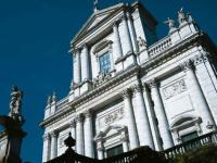 इथे कधीच वाजत नाहीत १२, ११ वर अडकलीये लोकांची सुई, पण का? - Marathi News | Solothurn the swiss town special affection with the number 11 | Latest social-viral Photos at Lokmat.com