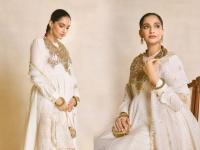 ४०व्या वर्षी दुसऱ्या बाळाला जन्म देणार सोनम कपूर, हटके मॅटर्निटी फोटोशूटने वेधलं लक्ष - Marathi News | sonam kapoor maternity photoshoot flaunt baby bump in white dress pregnancy glow photos | Latest filmy Photos at Lokmat.com