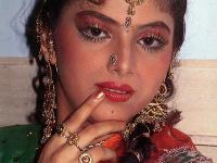 ९० च्या दशकातील 'या' अभिनेत्रीला मिळाली होती बोल्ड फोटोशूटची शिक्षा, आईनेही मारले होते कानशिलात आणि.. - Marathi News | Sonam Khan bold photoshoot controversy in the 90s Why Sonam Khan was punished for a photoshoot Shocking stories of 90s Bollywood actresses | Latest sakhi Photos at Lokmat.com