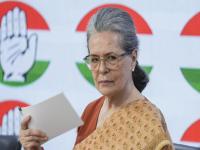 "पंडित नेहरूंची पत्रे अजूनही सोनिया गांधींकडेच"; केंद्राचा खळबळजनक दावा; म्हणाले, 'हा देशाचा वारसा' - Marathi News | Pandit Nehru documents are not missing but are in Sonia Gandhi possession central government makes a sensational claim | Latest national News at Lokmat.com