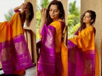 PHOTOS: विना मेकअपमध्येही सोनाली कुलकर्णी दिसते तितकीच झक्कास, पहा साडीतील तिचं मनमोहक सौंदर्य - Marathi News | PHOTOS: Even without makeup look, Sonali Kulkarni's nose and soothing beauty caught everyone's attention | Latest filmy Photos at Lokmat.com