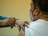 Corona Vaccination: दिल्लीत कोरोना लसीकरणाचा अनोखा Side Effect; काय आहे लक्षणं? डॉक्टरांनी सांगितली - Marathi News | Rare Side Effect of Corona Vaccination in Delhi; What are the symptoms? The doctor said | Latest health Photos at Lokmat.com