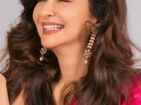 'धुरंधर'फेम रहमान डकैतची बायको चमकदार केसांसाठी करते खास उपाय, पाहा सौम्या टंडनच्या लांबसडक केसांचं सिक्रेट - Marathi News | Dhurandhar fame Soumya Tandon hair care routine at Home How Soumya Tandon maintains long shiny hair Green tea benefits for hair growth and shine | Latest sakhi Photos at Lokmat.com