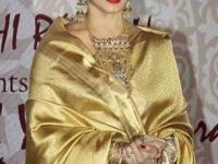 तुमच्या कपाटात आहेत का ‘या’ ५ साऊथ इंडियन साड्या, आयुष्यभर नेसा दिसा रॉयल-सगळ्यांची नजर तुमच्यावरच.. - Marathi News | best South Indian sarees for weddings and festivals traditional silk sarees every woman should own South Indian sarees that never go out of fashion royal look sarees for Indian women | Latest sakhi Photos at Lokmat.com