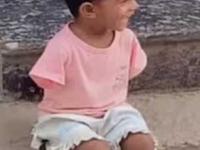 खेळता आलं नाही तर काय झालं? मित्रांच्या आनंदात शोधला आनंद; काळजाला भिडणारा Video - Marathi News | specially abled girl heartwarming viral video friends playing | Latest sakhi News at Lokmat.com