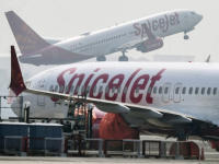 DGCAची Spicejetवर कारवाई; पुढील 8 आठवड्यांसाठी 50% उड्डाणांवर बंदी - Marathi News | DGCA action against Spicejet; 50% flight ban for next 8 weeks | Latest national Photos at Lokmat.com