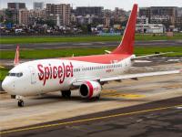 DGCAच्या कारवाईचा परिणाम; SpiceJetने 80 वैमानिकांना पगाराशिवाय सक्तीच्या रजेवर पाठवलं - Marathi News | Effect of DGCA's action; SpiceJet sent 80 pilots on compulsory leave without pay | Latest national Photos at Lokmat.com