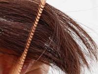 केसांना टोकदार फाटे फुटलेत-विचित्र दिसतात? तेलात ५ पदार्थ मिसळून लावा-केस होतील रेशमासारखे मऊ - Marathi News | Split ends home remedy Hair oil for silky smooth hair How to fix split ends at home with 5 natural ingredients | Latest sakhi Photos at Lokmat.com