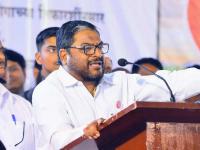 Raju Shetty : 'लॉकडाऊनमध्ये सरकारी नोकरदारांना 50 टक्केच पगार द्यायला हवा होता' - Marathi News | Raju Shetty: 'Government employees should have been paid only 50 per cent in lockdown', by raju shetty | Latest maharashtra Photos at Lokmat.com