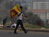 Sri Lanka Crisis : लंका तर सोन्याची होती, मग पैशा पैशासाठी का तरसली? डोईवर ५१ अब्ज डॉलर्सचे कर्ज - Marathi News | sri lanka economy considered one of the strongest economies in south asia now foreign debt is 51 billion dollar | Latest international Photos at Lokmat.com