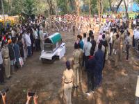 Sindhu Tai Sapkal: पुण्यातील ठोसर पागेत शासकीय इतमामात 'सिंधुताई सपकाळ' यांना अखेरचा निरोप - Marathi News | farewell sindhutai sapkal passed away thosar paga pune | Latest pune Photos at Lokmat.com