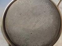 गाळणी आणि सिंक स्टेनर पटकन होतात खराब - बदलू नका करा सोपा घरगुती उपाय, ५ मिनिटांत दिसतील नव्यासारखे - Marathi News | Don't replace Strainers, do this simple home remedy, clean it in 5 minutes | Latest sakhi Photos at Lokmat.com