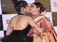 स्टार स्क्रीन अवॉर्डमध्ये बॉलिवूड सेलिब्रिटींची मजा-मस्ती, बघा त्यांचे धमाल फोटो! - Marathi News | star screen awards 2019 : bollywood celebrities red carpet photos | Latest filmy Photos at Lokmat.com
