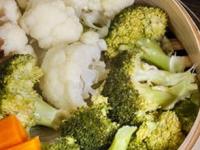 वाफवूनही करता येतात या ८ भाज्या, चवीला मस्त आरोग्यासाठी चांगल्या , 'या' पद्धतीने करुन पाहा - Marathi News | These 8 vegetables tastes good just by steaming, they taste great and are good for your health, try making them this way | Latest sakhi Photos at Lokmat.com