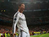 हा माणूस आहे की पैसे छपाईची मशिन...२ हजार कोटी पगार, ५2८ कोटी बोनस; रोनाल्डोला काय काय मिळणार? - Marathi News | Cristiano Ronaldo signed a new two-year contract with Al-Nassr until 2027, will earn £178 million per year | Latest other-sports Photos at Lokmat.com