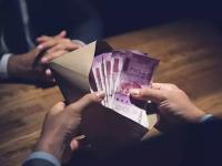 तुमचे पैसे अडकलेत?, तर एकदा करून पाहा ज्योतिषशास्त्रातील 'हे' उपाय - Marathi News | if money is stuck then these remedies of astrology and totke and upay can help how to get stuck money | Latest bhakti Photos at Lokmat.com