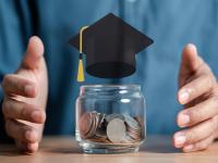 एज्युकेशन लोनपेक्षा वेगळे असते स्टुडंट पर्सनल लोन; जाणून घ्या किती असते व्याजदर - Marathi News | Student personal loan is different from education loan Know how much interest is charged | Latest business Photos at Lokmat.com