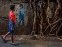 'कला'कत्ता... भिंतीवरचा 'हा' चित्राविष्कार मन मोहून टाकेल! - Marathi News | Quirky Graffiti Walls In Kolkata | Latest lifeline Photos at Lokmat.com