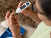 तुम्हाला शुगर किती? रक्त न काढताच कळेल, शास्त्रज्ञांनी विकसित केले ग्लुकोज सेन्सर - Marathi News | How much sugar do you have? Scientists have developed a glucose sensor that will tell you without drawing blood. | Latest international News at Lokmat.com तुम्हाला शुगर किती? रक्त न काढताच कळेल, शास्त्रज्ञांनी विकसित केले ग्लुकोज सेन्सर - Marathi News | How much sugar do you have? Scientists have developed a glucose sensor that will tell you without drawing blood. | Latest international News at Lokmat.com