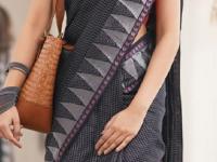 साऊथ कॉटनच्या साड्यांमध्ये नंबर १, सुगुंडी साडी! दिसायला सुंदर-वजनाला हलकी पारंपरिक साडी - Marathi News | South Cotton saree Sugundi saree! Beautiful pattern for festivals, must have light in weight traditional saree | Latest sakhi Photos at Lokmat.com