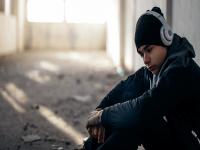 'हे' आहे जगातील सर्वात दुःखी गाणे, ऐकून अनेकांनी केल्या आत्महत्या; सरकारने घातली होती बंदी... - Marathi News | Gloomy Sunday is the saddest song in the world, many committed suicide after listening it | Latest jarahatke Photos at Lokmat.com