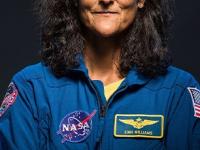 डॉक्टर बनण्याचं स्वप्न अधुरं पण अवकाशात घेतली झेप! सुनीता विल्यम्सच्या भरारीची थक्क करणारी गोष्ट... - Marathi News | sunita williams first indian american astronaut in space nasa forget her dream story of suni | Latest sakhi Photos at Lokmat.com