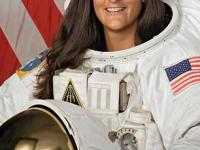 सुनिता विल्यम्सचे आईबाबा कोण? कुठले? वाचा १० महत्वाच्या गोष्टी - Marathi News | sunita williams first indian american astronaut know about family career and other details | Latest sakhi Photos at Lokmat.com