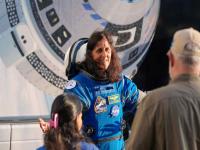 आठ दिवसांसाठी गेलेल्या सुनीता विल्यम्स नऊ महिने अडकल्या; आता NASA किती पैसे देणार? - Marathi News | NASA How much can pay Sunita Williams for her space stay | Latest international Photos at Lokmat.com