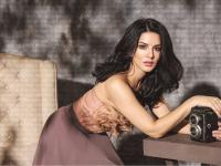 Sunny Leone : सनी लिओनीला 'नो एन्ट्री'! मथुरेत नवं वर्षाच्या कार्यक्रमावरुन साधू-संत आक्रमक; आंदोलनाचा इशारा - Marathi News | Sunny Leone performance in mathura on new years eve sparks outrage among sadhus and saints threaten protests | Latest national News at Lokmat.com