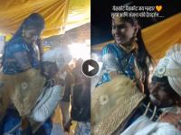 लग्नानंतर खंडोबाच्या दर्शनाला गेला सूरज चव्हाण, बायकोला खांद्यावर घेऊन चढला जेजुरी गड; व्हिडीओ व्हायरल - Marathi News | suraj chavan dev darshan seek blessings of jejuri khandoba with wife after marriage | Latest filmy News at Lokmat.com