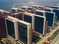 15 मजल्यांचे 9 टॉवर्स, 4700 कार्यालये... सूरत डायमंड बोर्स आहे पेंटागॉनपेक्षा मोठे! - Marathi News | surat diamond bourse world largest office building | Latest business Photos at Lokmat.com