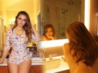 फोटोग्राफरने फसवलं, मॉडेलचे BOLD फोटो 'अडल्ट' बेवसाईटवर Upload तरीही गुन्हा नाहीच; कारण... - Marathi News | hot model sava schultz hot photos viral as photographer cheated on adult site | Latest filmy Photos at Lokmat.com