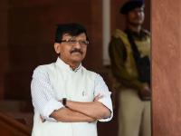 'सावरकरांच्या नावाने एखादे विद्यापीठ असावे, संजय राऊतांची मागणी' - Marathi News | 'There should be a university in Savarkar's name, demands Sanjay Raut' MMG | Latest maharashtra Photos at Lokmat.com