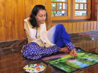 प्रतिभावान! हात नाहीत... 'तिने' पायांना बनवली आपली ताकद; सुंदर चित्र काढत मिळवली ओळख - Marathi News | success story of swapna augustine foot artist who encourages many | Latest national Photos at Lokmat.com