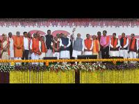 गुजरातमध्ये सहाव्यांदा भाजपा सरकार, पंतप्रधान मोदींच्या उपस्थित शपथविधी सोहळा - Marathi News | vijay rupani takes oath as chief minister of gujarat | Latest national Photos at Lokmat.com