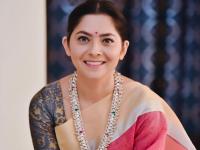 साडीत एखाद्या अप्सरे इतकीच सुंदर दिसते अभिनेत्री सोनाली कुलकर्णी, पाहा तिचे हे फोटो - Marathi News | Actress Sonali Kulkarni looks as beautiful in a saree | Latest filmy Photos at Lokmat.com